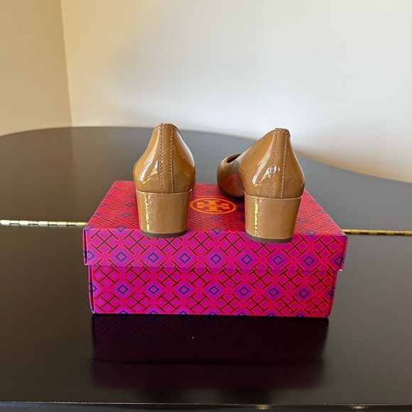 NWT Authentic Luxury Minimalist Tory Burch Patent Leather Pump/Shoes - Picture 9 of 17